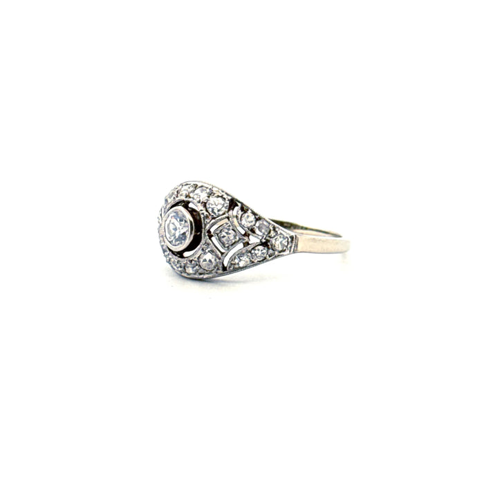 Art Deco ring in white gold with diamonds