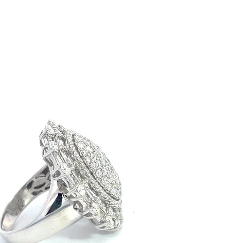 Bague Bague en or blanc et diamants 58 Facettes UN0131