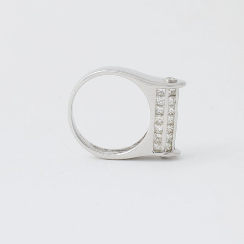 Anel de ouro branco e diamante