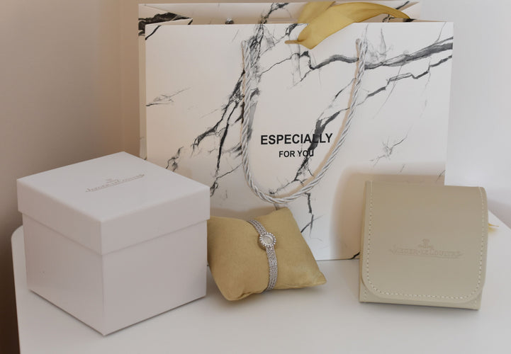 Montre Jaeger-LeCoultre - Montre femme or blanc et diamants, vers 1960 58 Facettes JLC-400