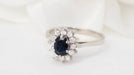 Bague 52.5 Bague marguerite en or blanc, Saphir ovale et diamants 58 Facettes 32933