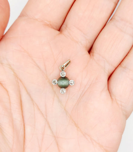 Pendentif Pendentif fleur antique or blanc, cabochon d'agate œil de chat et diamants 58 Facettes A05522