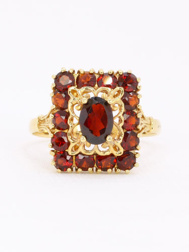 Anel vintage em ouro amarelo com granadas 