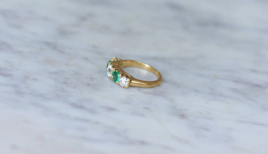 Bague Bague Jarretière Emeraudes et Diamants Or Jaune 58 Facettes