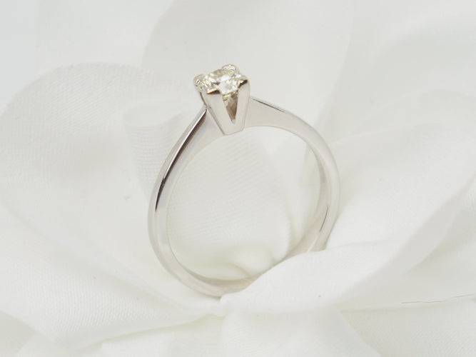 Bague 54 Bague solitaire en or blanc et diamant 0.41 ct 58 Facettes 31200