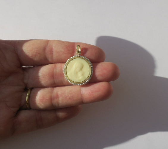 Pendentif Médaille pendentif Art Nouveau Vierge à l’enfant os perles fines 58 Facettes