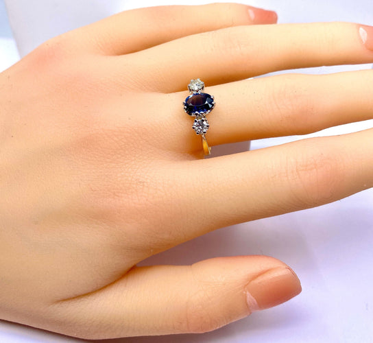 Bague 55 Bague en or jaune 18 carats : saphir épaulé de 2 diamants 58 Facettes AB549