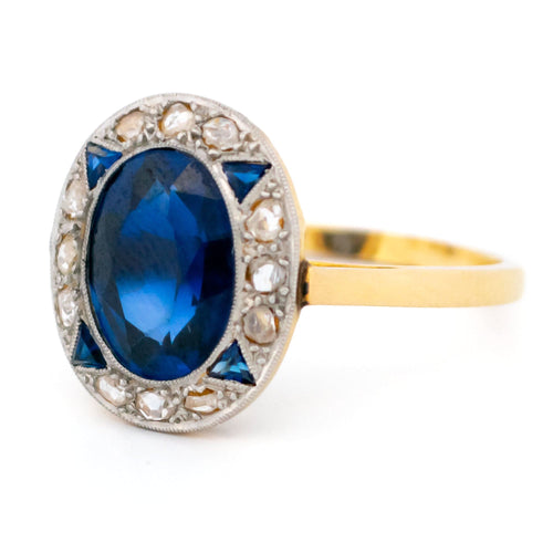 Platyna i żółte złoto, diament, pierścionek z klastrem szafirów Verneuila 