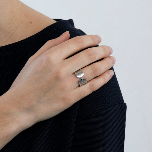 Bague 52 CARTIER - Bague double C or blanc 58 Facettes