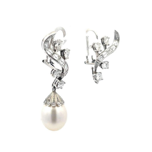 Boucles d'oreilles Boucles d’oreilles pendantes en platine, perles et diamants 2.42ct 58 Facettes