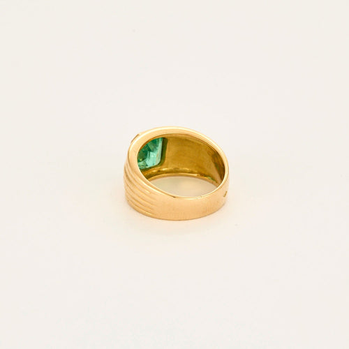 Colombian emerald yellow gold ring 