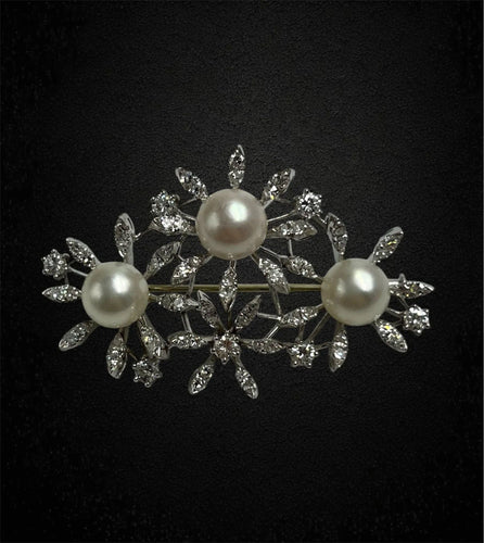Broche Broche raffinée « marguerite » avec perles et diamants 58 Facettes