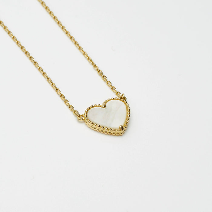 Collier Van Cleef & Arpels - Collier Lucky Alhambra Heart nacre blanche en or jaune 58 Facettes