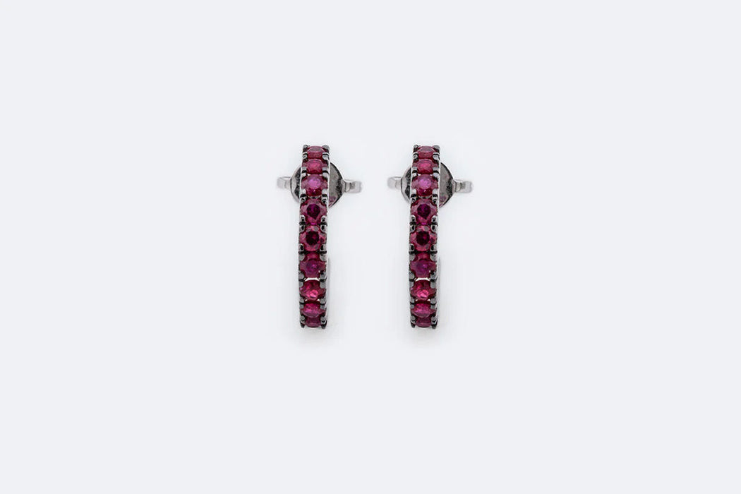 White gold earrings with ruby