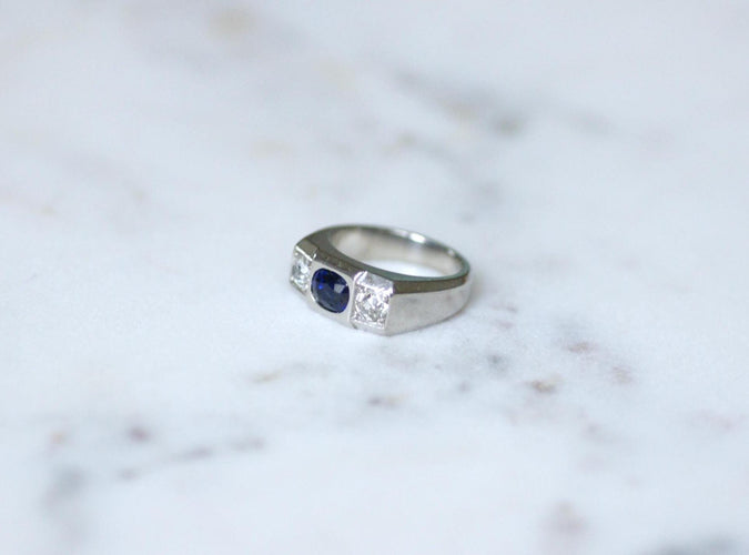 Bague 47 Louis Heissler - Bague chevalière Art Déco en platine avec saphir et diamants 58 Facettes