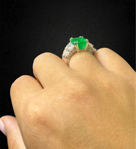 Bague 56 Superbe bague émeraude, unique en son genre 58 Facettes