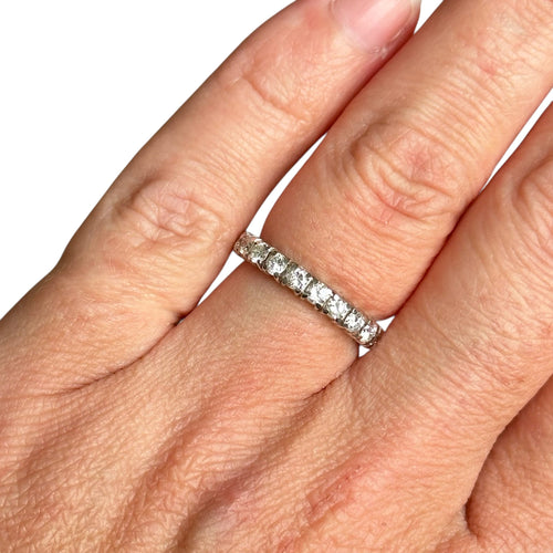 Bague 52 Alliance tour complet sertie de diamants en or 18 carats 58 Facettes 370