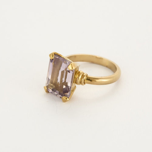 Bague 49 Bague ancienne en or jaune et centre Améthyste. 58 Facettes