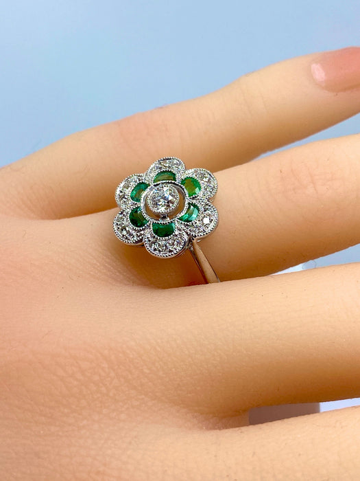 White gold, emerald and diamond ring