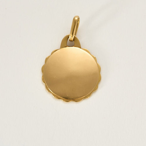 Pendentif AUGIS - Médaille “+ qu’hier – que demain” en or rouge à bordure torsadée 58 Facettes