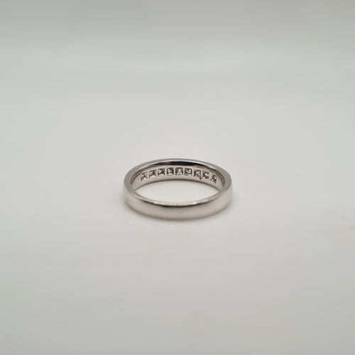 Bague 53 Demi-alliance or blanc 18 carats sertie de diamants 58 Facettes