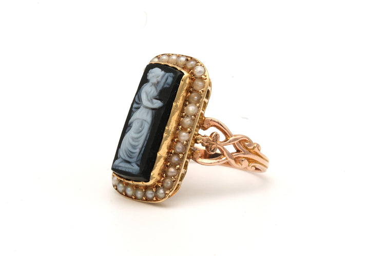 Bague 51 Bague Napoléon III en or jaune, sertie d'un camée et de perles 58 Facettes 19138