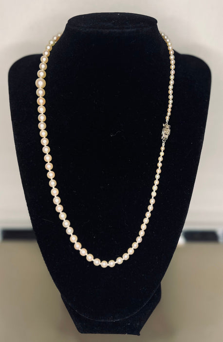 Necklace 91 akoya cultured pearls falling gold and diamond clasp