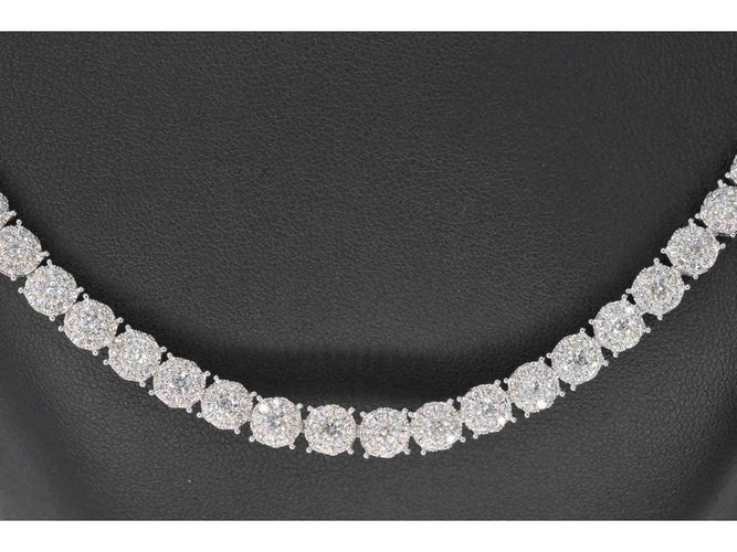 Collier Collier en or blanc avec diamants 58 Facettes 2038