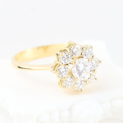 Bague 52 Bague rosette en or jaune 18 carats sertie de diamants taille brillant 58 Facettes