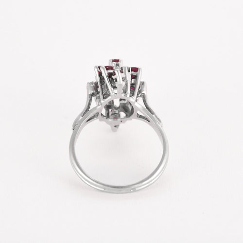 Bague 56 Bague vintage "panier" en or blanc, diamants et rubis. 58 Facettes