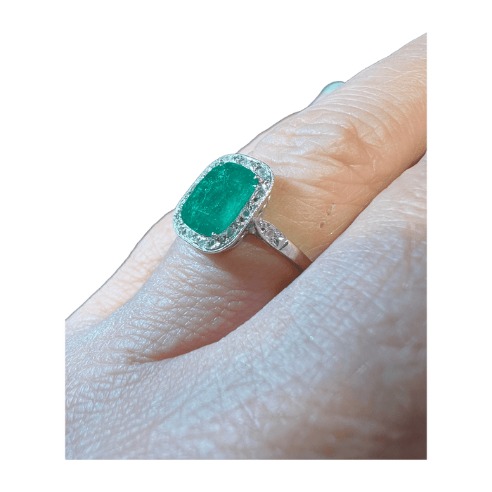 Ring Art Deco Emerald 1.60 ct diamonds