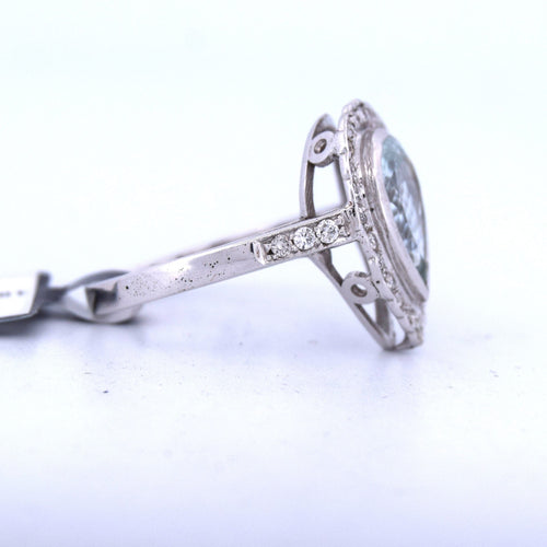 Bague 54 Bague en or blanc avec aigue-marine et diamant 58 Facettes