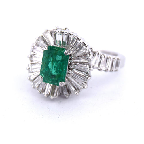 Bague 51 Bague en or blanc avec émeraude et diamants baguette 58 Facettes