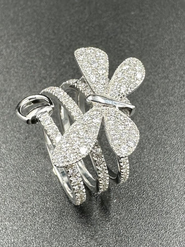 Bague 55 GUCCI. Collection "Flora", bague en or blanc 18K et diamants 58 Facettes