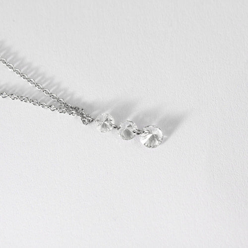 NÁHRDELNÍK Z BÍLÉHO ZLATA 3 DIAMANTY 0,45ct