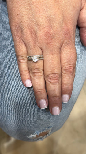 Bague 56 Bague de fiançailles + alliance en or et diamants 58 Facettes