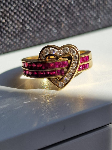 Cartier - Inel inimă din aur galben 18k, diamante și rubine 