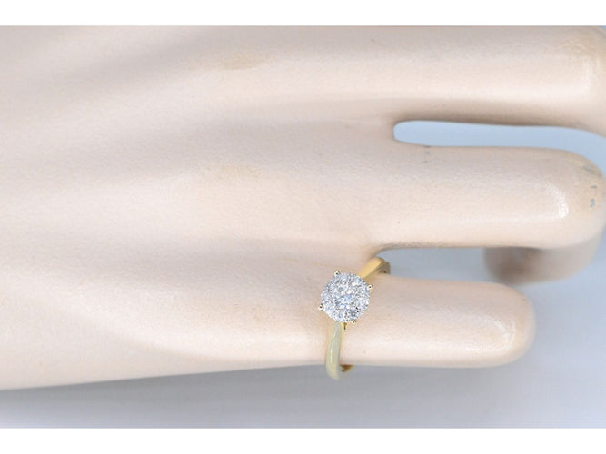 Yellow gold ring with diamond