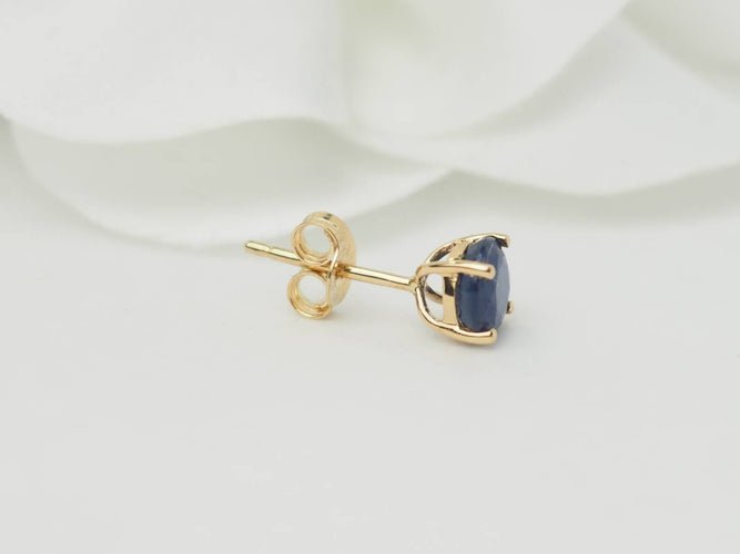 Boucles d'oreilles Puces d'oreilles en or jaune et saphir 58 Facettes BOSaph