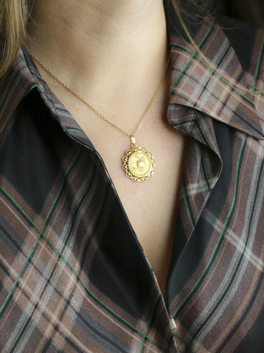 Pendentif PERROUD - Médaille signe zodiaque Cancer or jaune 58 Facettes 1190.5