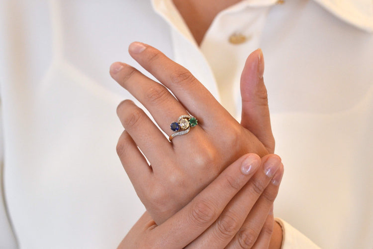 Bague 55 Bague vintage trilogie diamant, saphir et émeraude 58 Facettes 25996