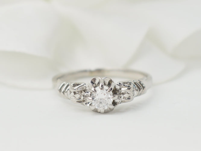 Bague 53.5 Bague solitaire en or blanc et platine, diamant 0,23ct 58 Facettes 33120