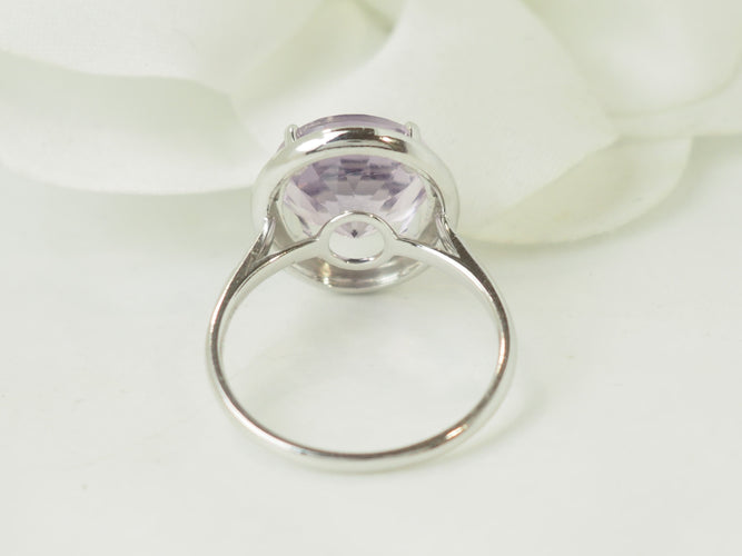 Sormus 56 Sormus Mauboussin "Todella kaunis rakkaani" valkokultaa, ametisti ja timantteja 58 Facettes 33602