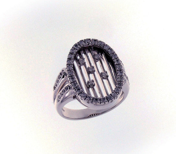 椭圆形钻石戒指 