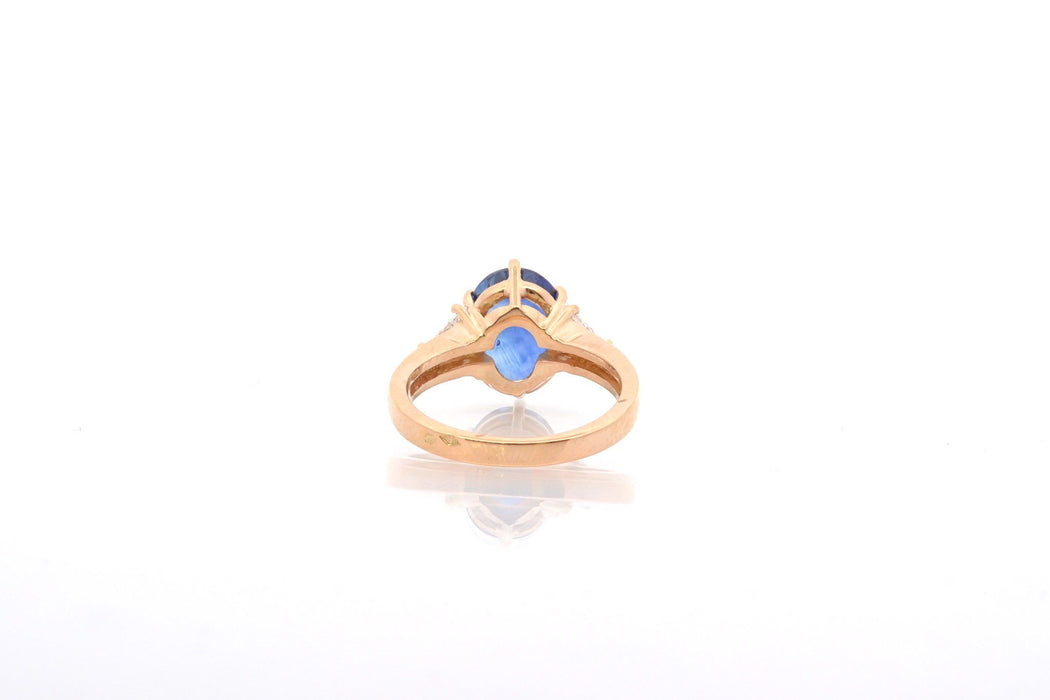 Anello con zaffiro blu reale e diamanti da 5,67 ct