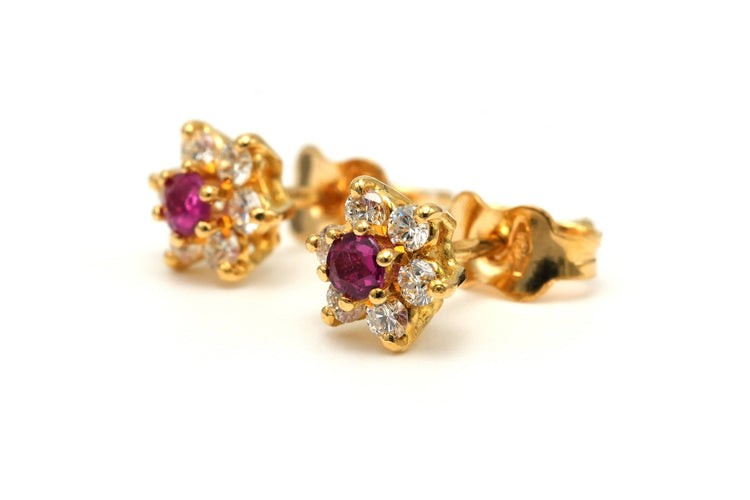 Boucles d'oreilles Boucles d'oreilles contemporaines or jaune serties de rubis et de diamants 58 Facettes B762