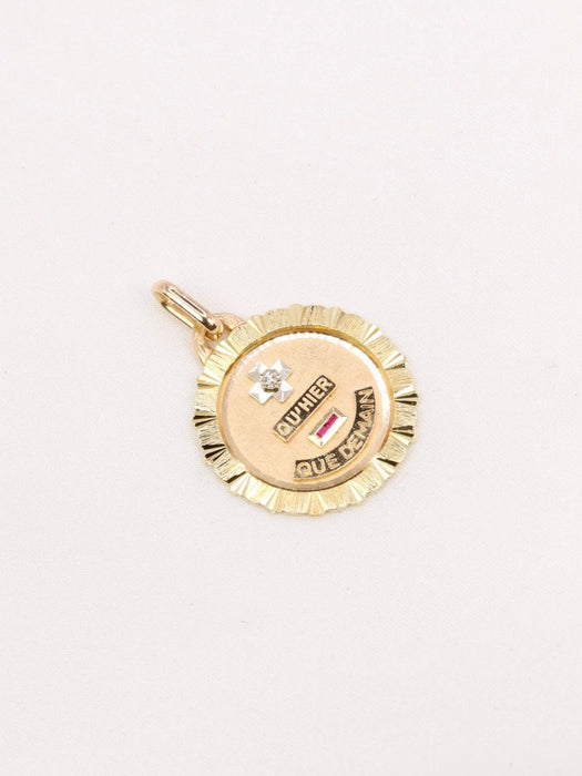 Pendentif AUGIS - Médaille amour ronde striée or jaune diamant rubis 58 Facettes J475