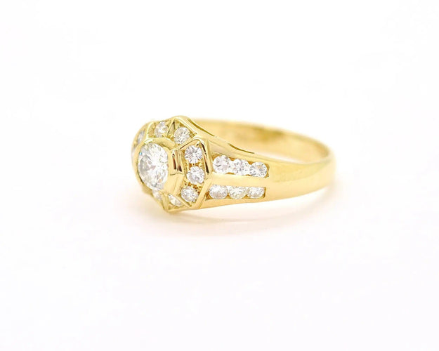 Bague Bague en or jaune avec un diamant central de 0,55 ct et des diamants d'accompagnement 58 Facettes 12477