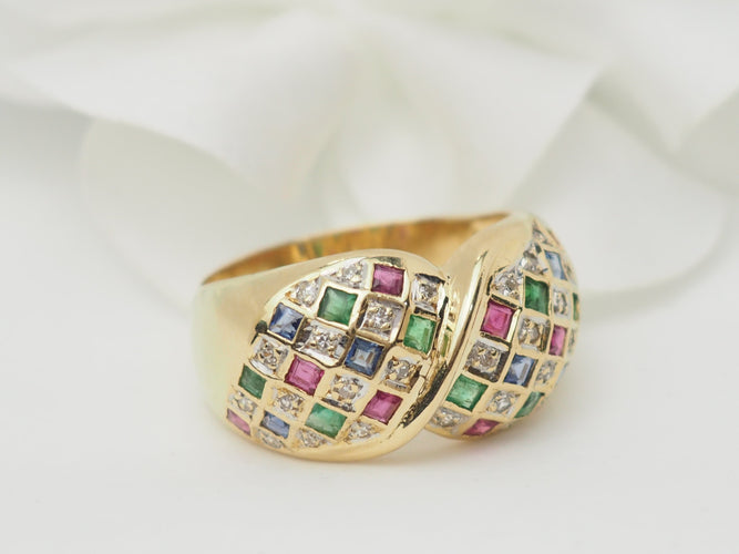 Bague 61 Bague pavée en or jaune, diamants et pierres précieuses 58 Facettes 22233