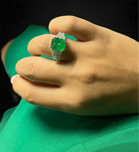 Bague 56 Superbe bague émeraude, unique en son genre 58 Facettes